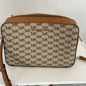 Michael Kors Jet set crossbody